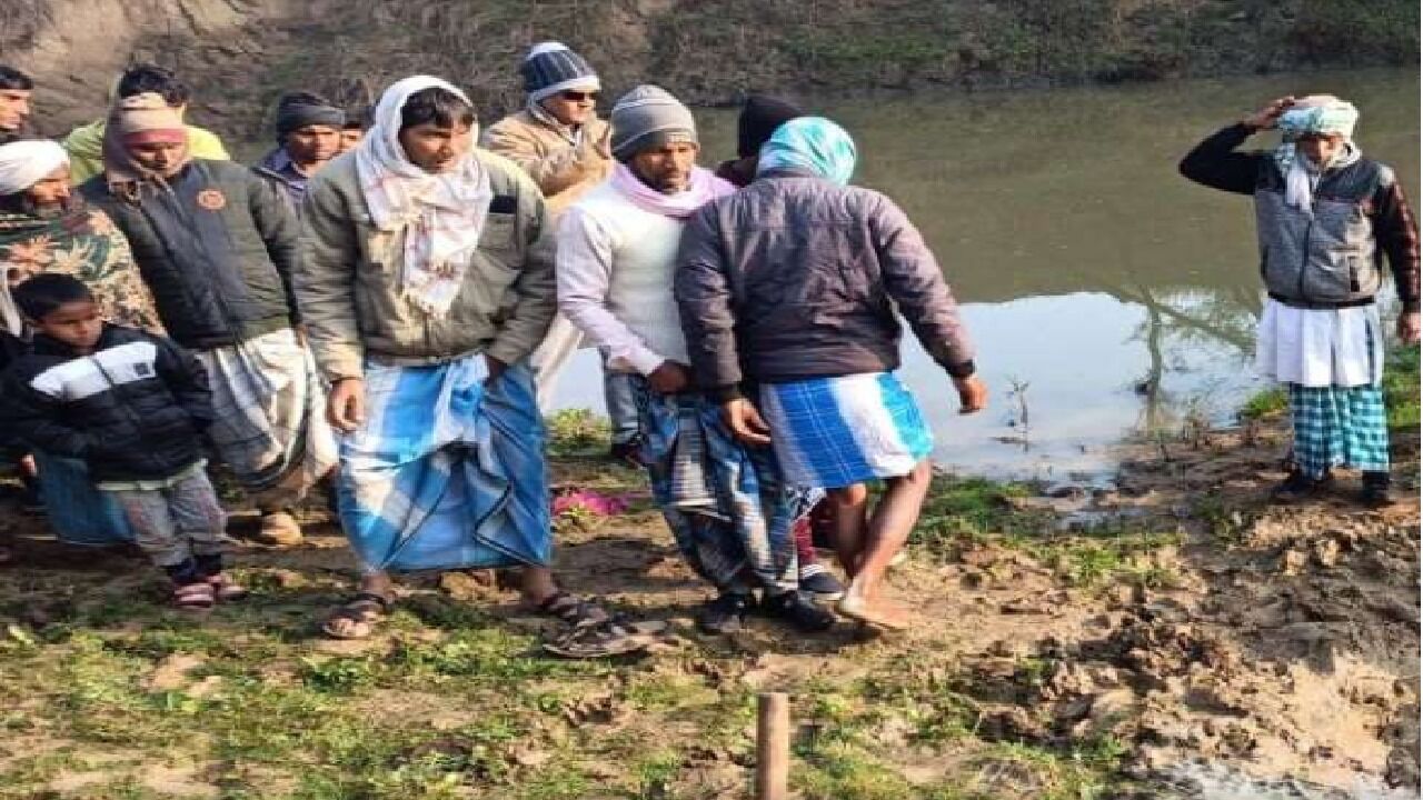 Bihar Crime News : भाभी के प्यार में पति ने पत्नी को उतरा मौत के घाट, शव के टुकड़े बोरे में भरकर नदी में दफनाया Bihar Crime News : भाभी के प्यार में पति ने पत्नी को उतरा मौत के घाट, शव के टुकड़े बोरे में भरकर नदी में दफनाया