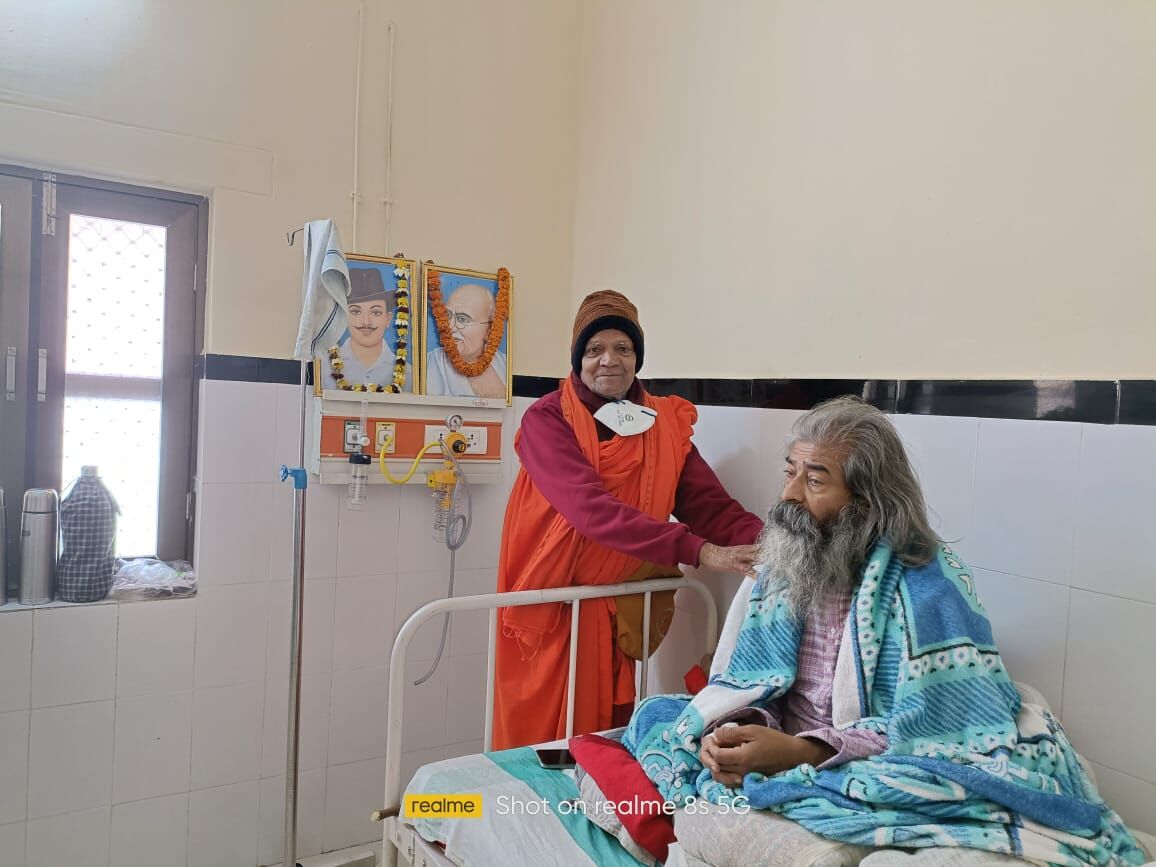 DDU News Today: सत्ता पाने की होड़ में सीएम के शहर में अनसुनी न रह जाए एक अनशनकारी की आवाज DDU News Today: सत्ता पाने की होड़ में सीएम के शहर में अनसुनी न रह जाए एक अनशनकारी की आवाज