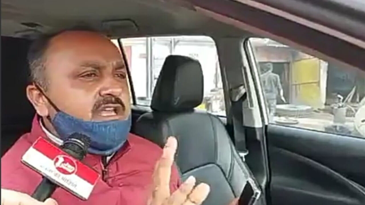 Uttarakhand - Bareilly Road पर जनज्वार की टीम के साथ गुंडई, कथित ARTO ने चुनाव ड्यूटी के लिए जबरन छीनी गाड़ी