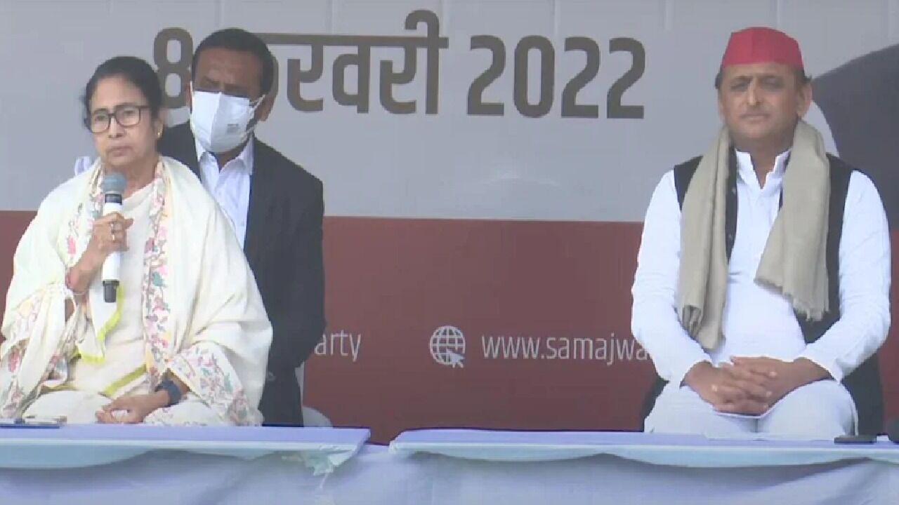 UP Election 2022 : ममता बनर्जी की अखिलेश यादव संग प्रेस कॉन्फ्रेंस, बोलीं- एकजुट होकर सपा को करें वोट, BJP को हराएं