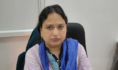 Rajasthan News: घूस लेते रंगे हाथ पकड़ा गया पूरा सरकारी दफ्तर, अधिकारी बोली- मंदिर में प्रसाद आए तो कैसे मना करें