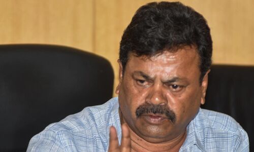 Karnataka Hijab Controvercy : प्रियका गांधी के बिकनी वाले बयान पर भाजपा विधायक के बिगड़े बोल, कहा कपड़ों की वजह से हो रहे रेप