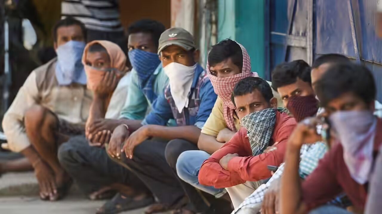 Unemployment Rate : देश में ग्रामीण रोजगार घटने से अक्टूबर में 7.8% बढ़ी बेरोजगारी, 78 लाख रोजगार घटे, बेरोजगारों की संख्या बढ़कर हुई 55 लाख