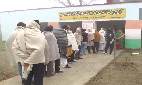 UP Election 2022 : 58 सीटों पर वोटिंग जारी, SP ने की मेरठ के पोलिंग अधिकारियों के बारे इस बात की शिकायत