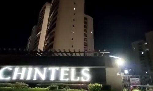 Gurugram News: हाउसिंग कॉम्प्लेक्स के अपार्टमेंट की छत का गिरा एक हिस्सा, कई लोगों के दबे होने की आशंका, राहत बचाव कार्य जारी