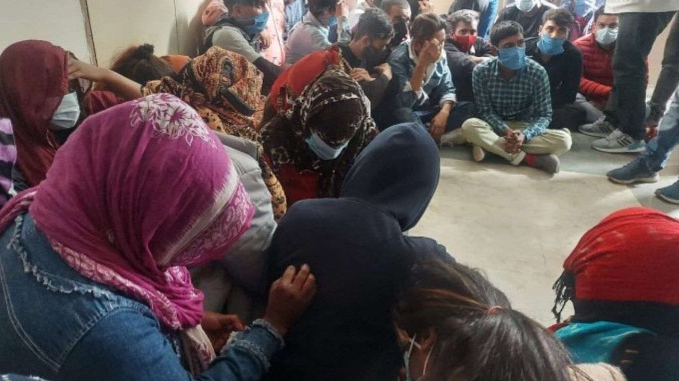 Faridabad Sex Racket: OYO होटल में चल रहे Sex Racket का भंडाफोड़, 14 लड़कियों को आपत्तिजनक हालत में पकड़ा