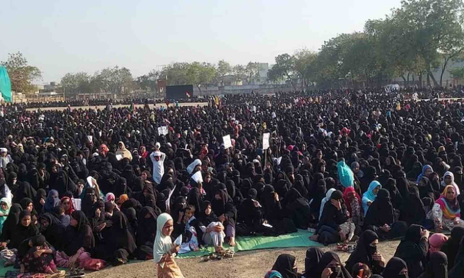 Hijab row in Maharashtra : ​हिजाब पर मालेगांव में गरमाई सियासत, एक्शन मोड में पुलिस, जानें क्यों?