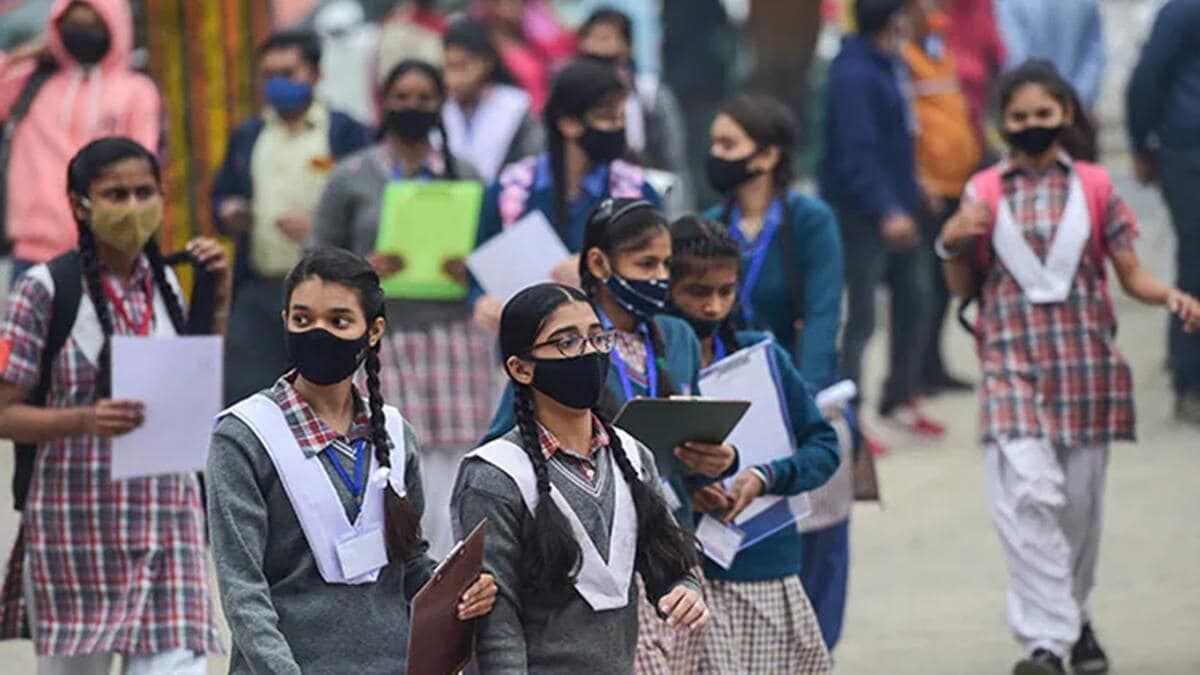 UP School Reopning: उत्तर प्रदेश में 14 फरवरी से खुलेंगे नर्सरी से 12वीं तक के स्कूल, इन नियमों का करना होगा पालन