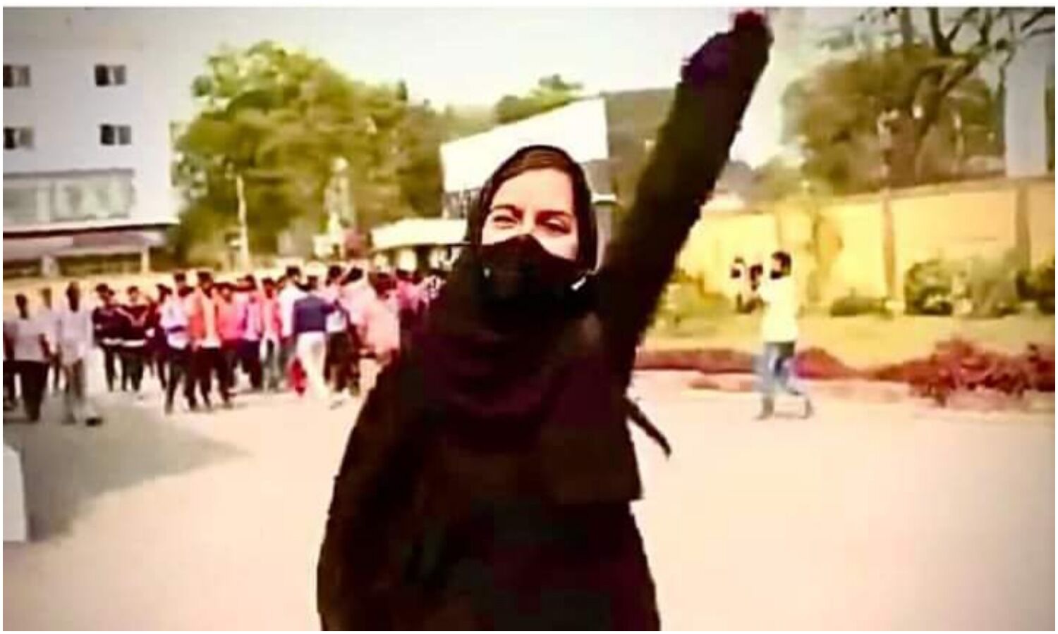 Hijab Controversy Karnataka : हिजाब का विरोध करने वाली 3 छात्राओं ने कॉलेज को कहा अलविदा, दो ने NOC तो एक ने लिया टीसी