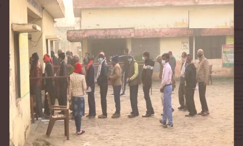 UP Election 2022 Phase 2 : 55 सीटों पर वोटिंग जारी, प्रियंका गांधी ने लोगों से की ये अपील