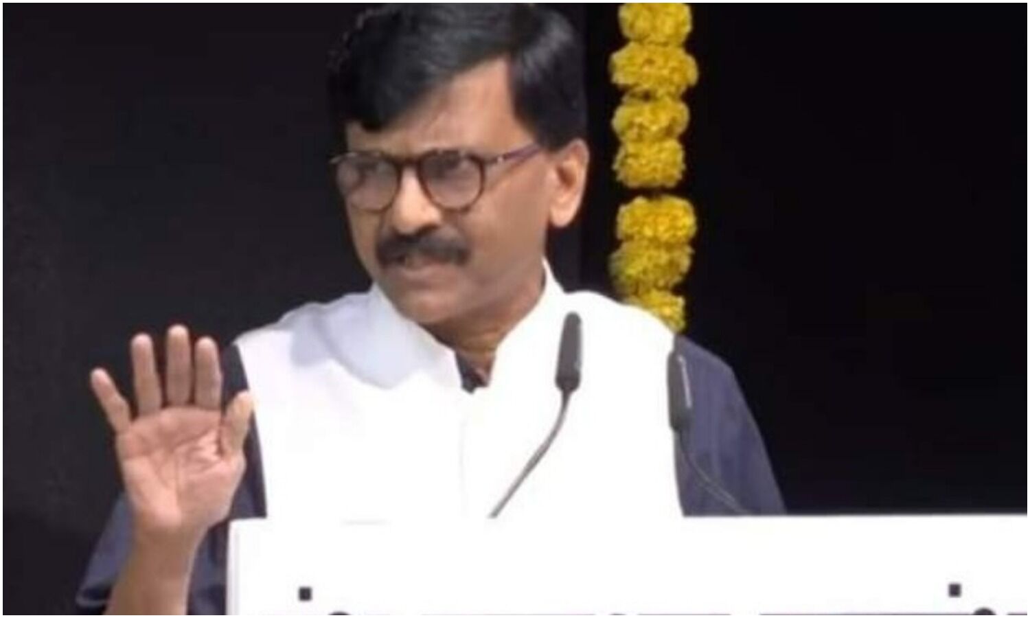 Patra Chawl land scam case : ED ने  शिवसेना नेता संजय राउत को हिरासत में लिया