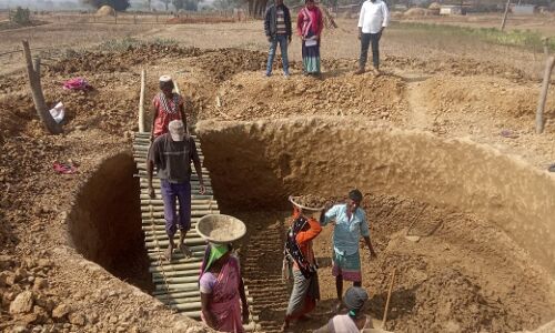 Corruption in MGNREGA,Jharkhand: भ्रष्टाचार के खुलासे के बाद उच्चाधिकारियों ने दिया वसूली का फरमान, अपनी गर्दन बचाने का एक सुरक्षित उपाय