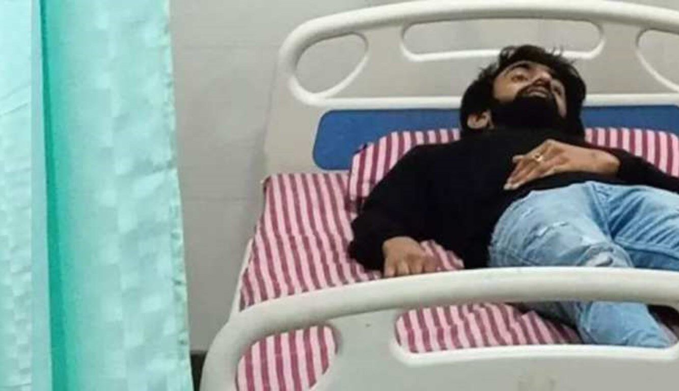 Karnataka Hijab Row: हिजाब की लड़ाई लड़ रही स्टूडेंट का आरोप- मेरे भाई पर भीड़ ने किया हमला, संघ परिवार पर लगाया आरोप