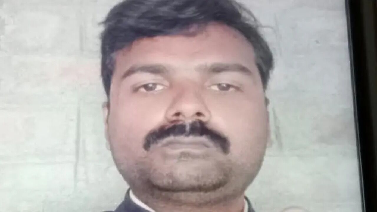 Bihar Crime News : JDU नेता खलील रिजवी की मौत से पहले का वीडियो आया सामने, गाय काटने के नाम पर हत्या का आरोप Bihar Crime News : JDU नेता खलील रिजवी की मौत से पहले का वीडियो आया सामने, गाय काटने के नाम पर हत्या का आरोप