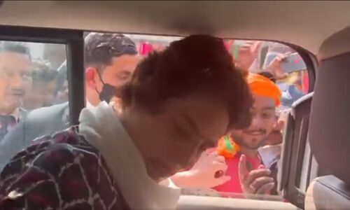 UP Election 2022 : भाजपा समर्थकों की अचानक प्रियंका गांधी से हो गई मुलाकात, सेल्फी ली और मांगी प्रचार सामग्री, कांग्रेस ने कही ये बात