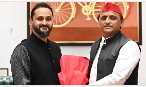 अखिलेश यादव से मिले रीता बहुगुणा के बेटे मयंक, लखनऊ कैंट और सरोजिनी नगर सीट पर कितना पड़ेगा असर?