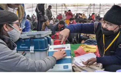 UP Election 2022 : चौथे चरण का मतदान जारी, दोपहर एक बजे तक 37.45% मतदान