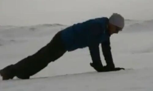 Viral Video: माइनस 30 डिग्री में ITBP के 55 साल के कमांडेंट का जोश देख रह जाएंगे दंग, लगाए 65 पुशअप्स