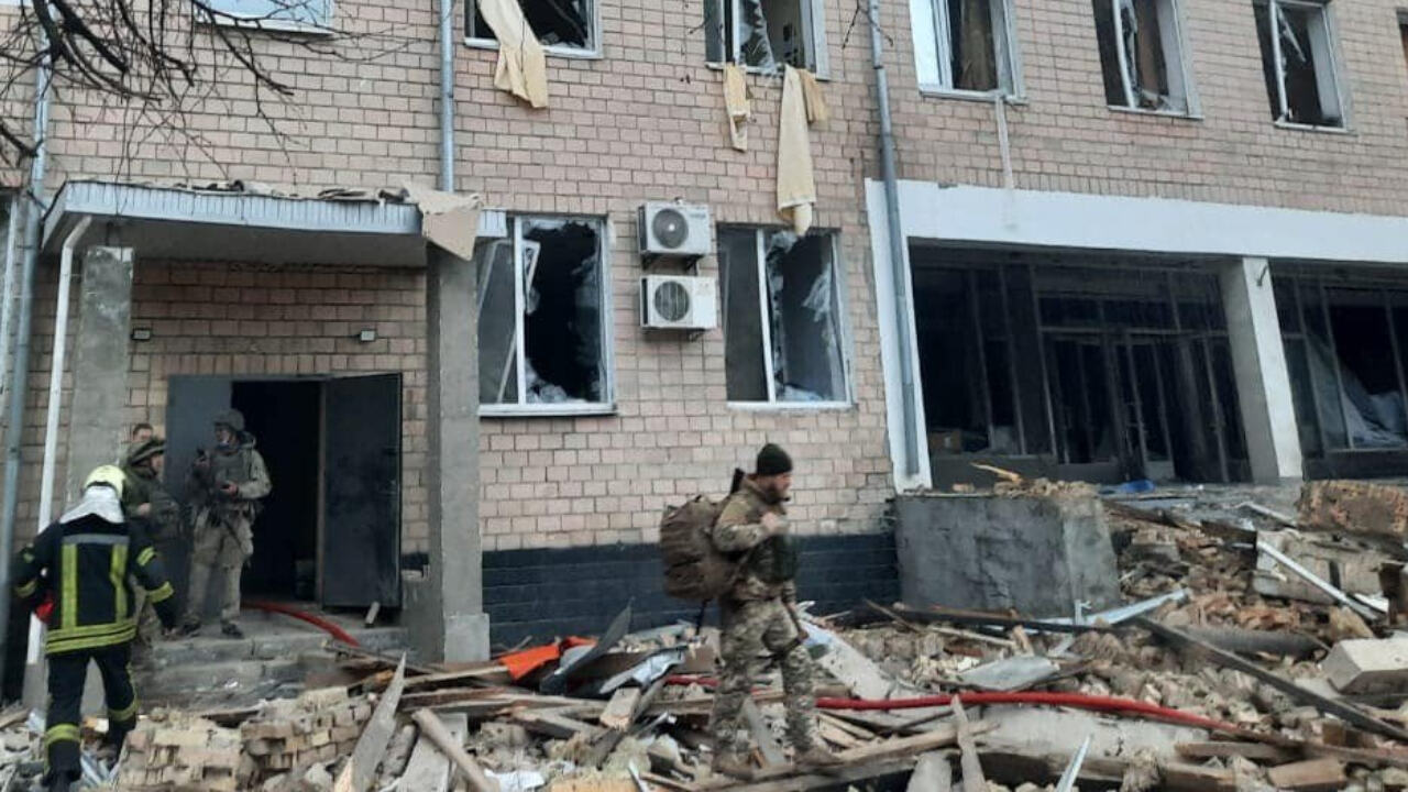 Russia Ukraine Crisis Live Updates : रूसी गोलीबारी में मारे गए 7 लोग, यूक्रेन का दावा- मार डाले 50 रूसी हमलावर