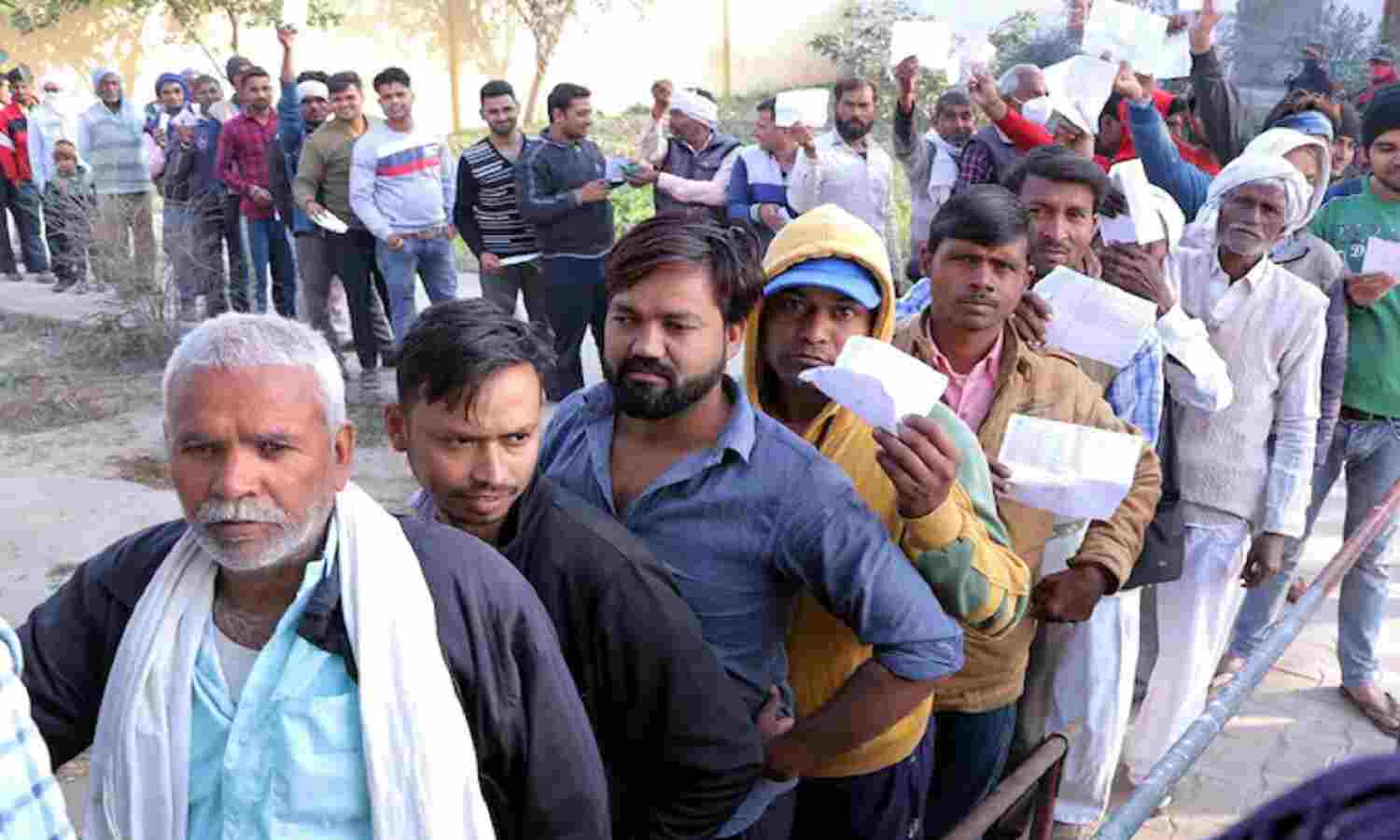 UP Election 2022 :  61 सीटों पर सुबह से मतदान जारी, 3 बजे तक 46.28% मतदान