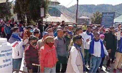 Journalist Kishor Ram की गिरफ्तारी के खिलाफ भीम आर्मी ने किया प्रदर्शन, जिलाधिकारी को ज्ञापन सौंपा