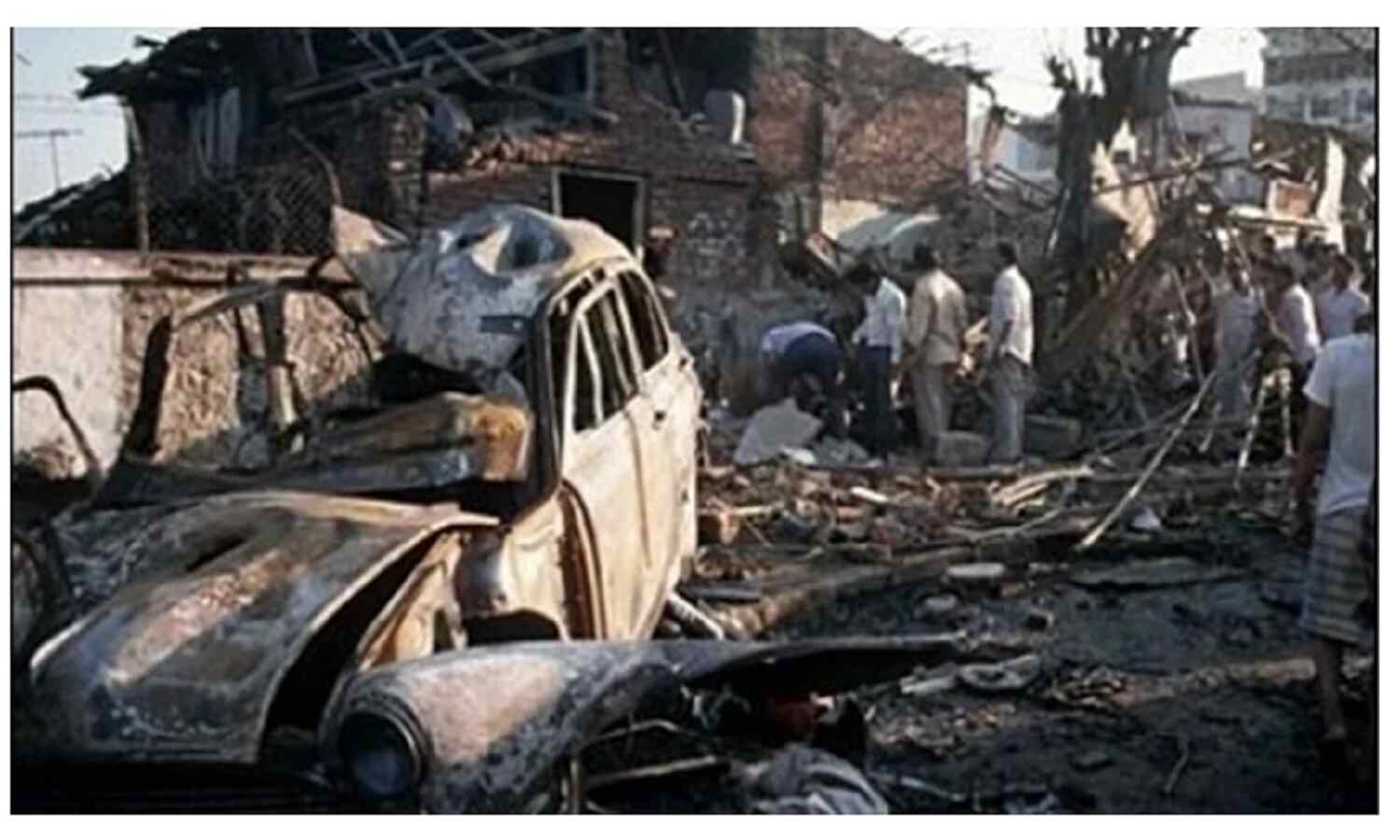 Mumbai Bomb Blast : देवेंद्र फडणवीस ने क्यों कहा - जिनके हाथ खून से सने हैं उन्हें बचा रही है शिवसेना सरकार