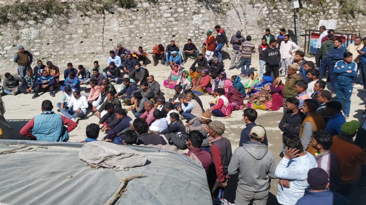 Ramnagar News : गुलदार के हमले का शिकार बनी महिला, छह घण्टे नेशनल हाईवे जाम किया ग्रामीणों ने, अधिकारियों के आश्वासन पर हटे