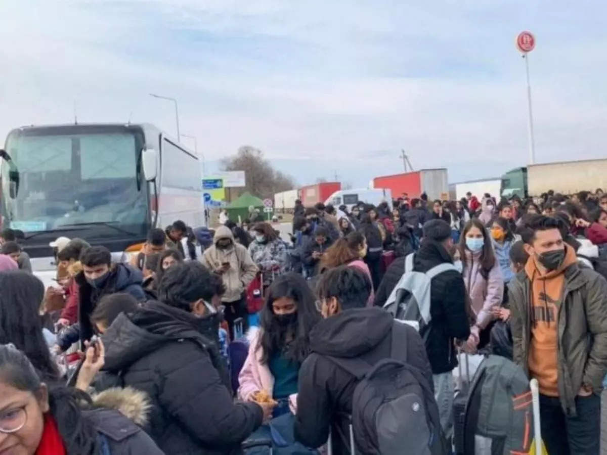 Russia-Ukraine War Update: रूस और यूक्रेन के बीच जारी भीषण जंग के बीच अब भी फंसे हैं 1000 से अधिक भारतीय छात्र