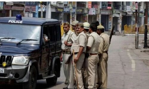 Ayodhya Crime News : अयोध्या में गैंगस्टर ने की जज की पत्नी को कुचलने की कोशिश, गिरफ्तार Ayodhya Crime News : अयोध्या में गैंगस्टर ने की जज की पत्नी को कुचलने की कोशिश, गिरफ्तार