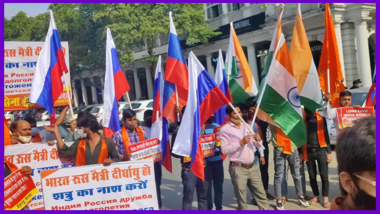 Russia- Ukraine War : दक्षिणपंथी संगठन हिंदू सेना ने रूस के समर्थन में निकाला मार्च, रूस तुम संघर्ष करो, हम तुम्हारे साथ हैं के लगाए नारे Russia- Ukraine War : दक्षिणपंथी संगठन हिंदू सेना ने रूस के समर्थन में निकाला मार्च, रूस तुम संघर्ष करो, हम तुम्हारे साथ हैं के लगाए नारे