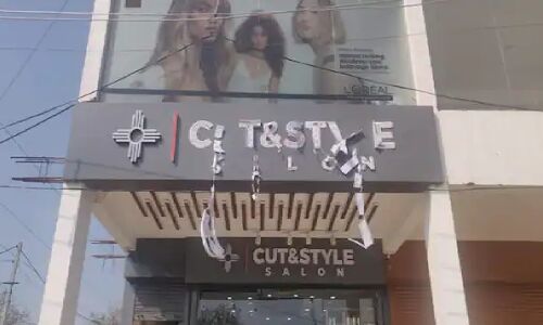 Gurugram News : पत्नी को पसंद नहीं आया मेकअप तो जई पति ने की मारपीट, सलून पर चलवाया बुलडोजर