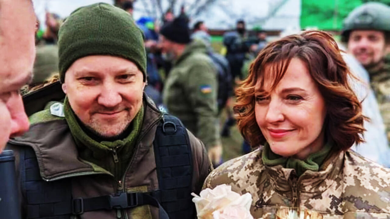 Russia Ukraine War : यूक्रेनी कपल ने युद्ध के मैदान में रचाई शादी, सैनिकों ने ऐसे मनाया जश्न