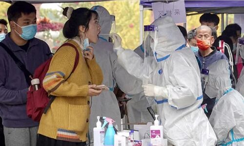 Corona in China: चीन में फिर तेजी से फैलने लगा कोरोना, बढ़ी दहशत, 2 साल बाद आये इतने नए मामले Corona in China: चीन में फिर तेजी से फैलने लगा कोरोना, बढ़ी दहशत, 2 साल बाद आये इतने नए मामले