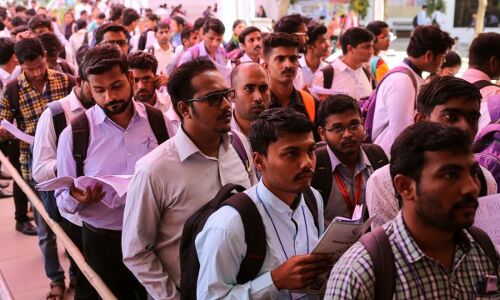 Employment News : छत्तीसगढ़ में सबसे कम बेरोजगारी, 99% लोगों के पास रोजगार, CMIE ने जारी किए आंकड़े