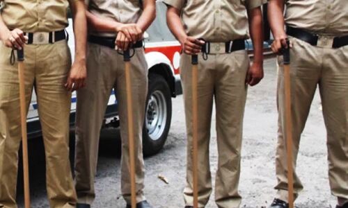 पुलिस और समाज में फ़ैली हिंसा का मीडिया इस कदर करता है महिमामंडन करता कि जनता भी अब इसे ठहराने लगी जायज