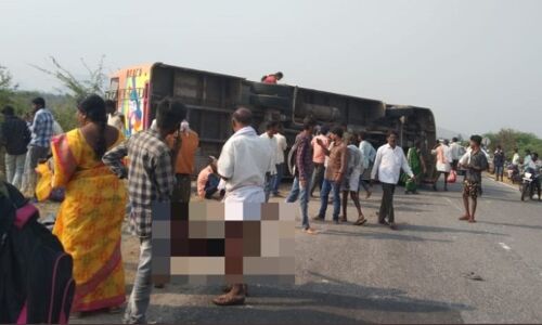 Big Accident In Karnataka: कर्नाटक में भीषण दुर्घटना: बस पलटने से 8 लोगों की मौत, 20 से अधिक गंभीर रूप से घायल