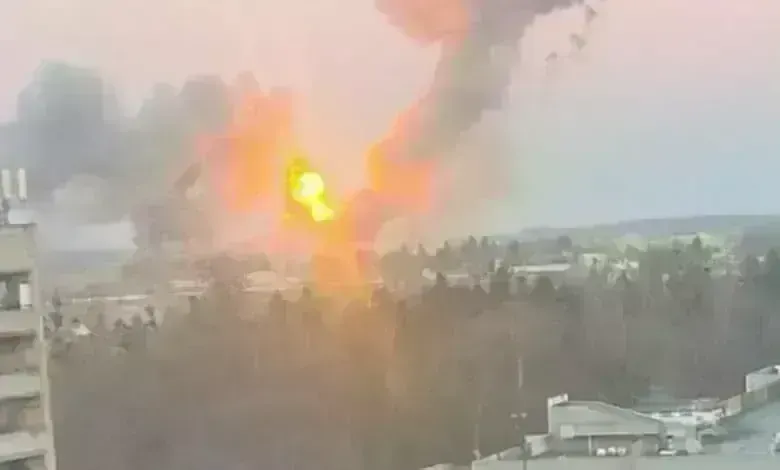 Pakistan Sialkot Blast : सियालकोट मिलिट्री बेस एरिया में लगातार धमाके, कई हताहत