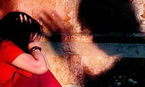 West Bengal Crime News : नाबालिग के प्राइवेट पार्ट का खून लेने के लिए शिक्षक ने किया 8 वर्षीय बच्ची से दुष्कर्म, तांत्रिक ने बताया था शादी में रूकावट का उपाय