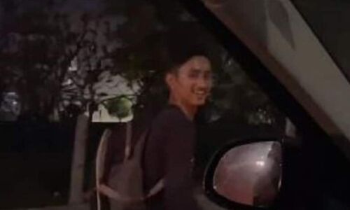 वायरल हो रहा यह लड़का प्रदीप मेहरा उत्तराखंड का निवासी है