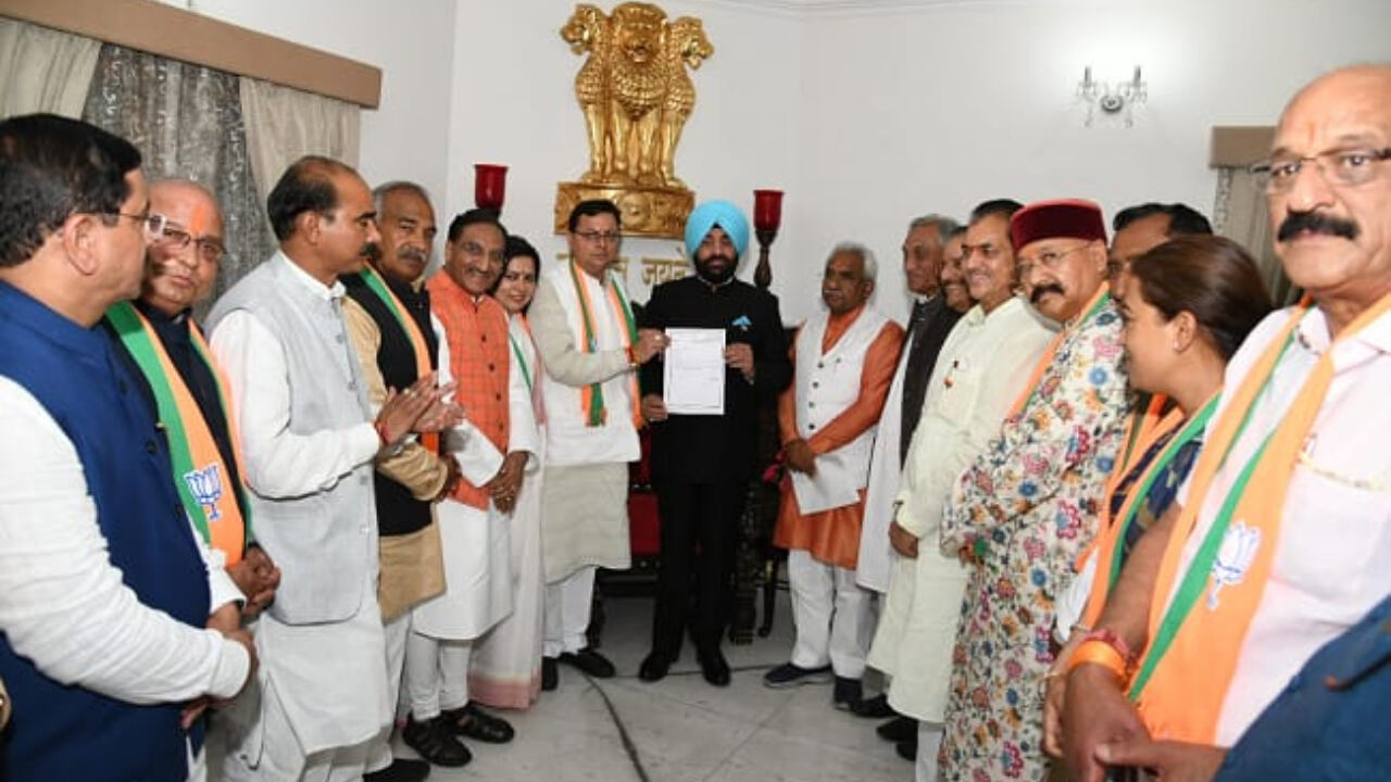 Dehradun News : राज्यपाल से मिले धामी, सरकार बनाने का किया दावा, शपथ ग्रहण समारोह 23 को