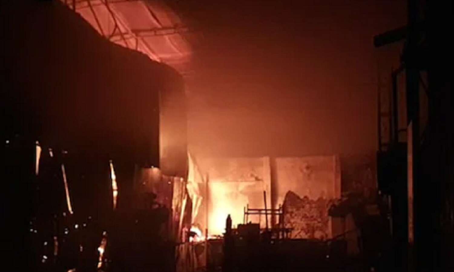 हैदराबाद कबाड़ गोदाम में भीषण आग, 11 की मौत