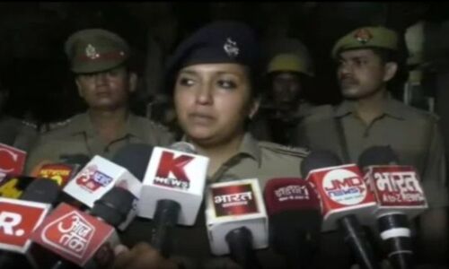 कानपुर में दो समुदायों के बीच हुए बवाल के बाद जानकारी देती DCP साउथ कानपुर में दो समुदायों के बीच हुए बवाल के बाद जानकारी देती DCP साउथ