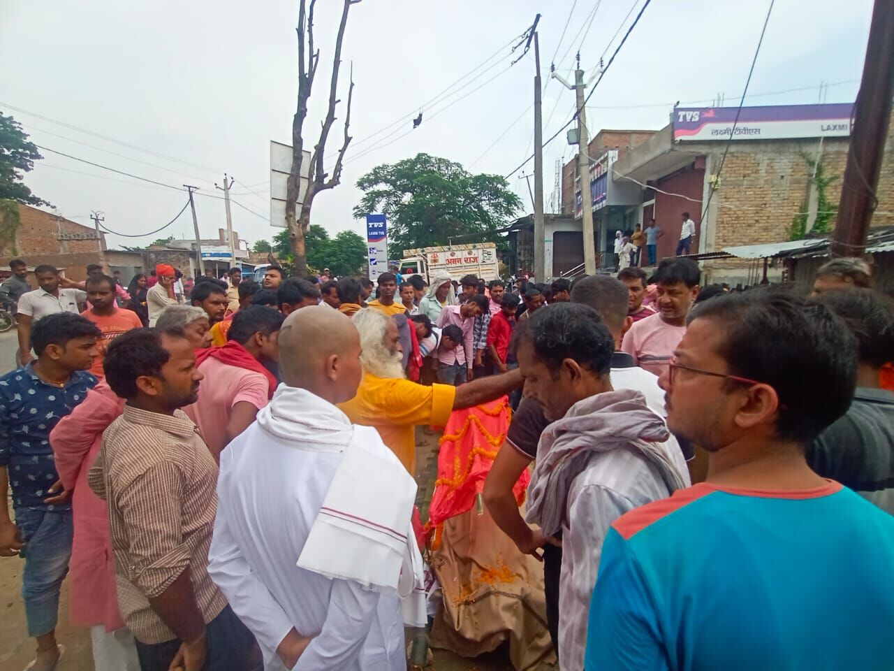 आखिर यू हीं रोहित ने नहीं लिया आत्महत्या का फैसलाः एक पिता के हत्या से लेकर बेटे के मौत तक की कहानी आखिर यू हीं रोहित ने नहीं लिया आत्महत्या का फैसलाः एक पिता के हत्या से लेकर बेटे के मौत तक की कहानी