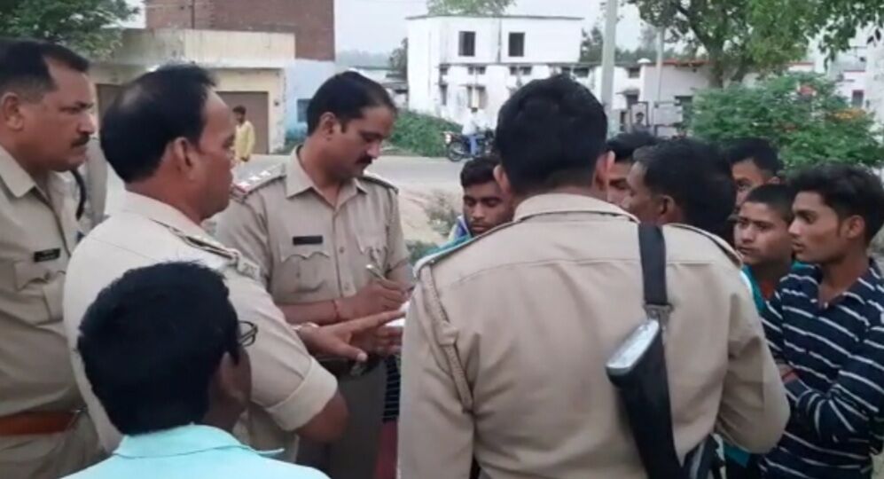 Pilibhit News: हरिद्वार नेशनल हाईवे पर सवारी उतार रहे टेंपो को ट्रक ने मारी टक्कर, बालक की मौत, चार घायल Pilibhit News: हरिद्वार नेशनल हाईवे पर सवारी उतार रहे टेंपो को ट्रक ने मारी टक्कर, बालक की मौत, चार घायल