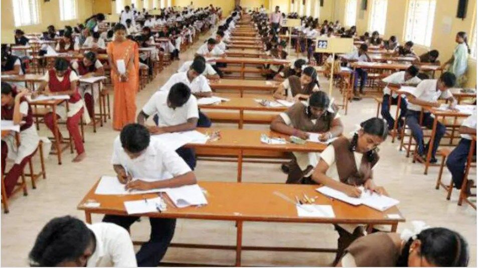 UP Board Exam 2022: परीक्षा के पहले ही बलिया में बिकने लगा साल्व पेपर