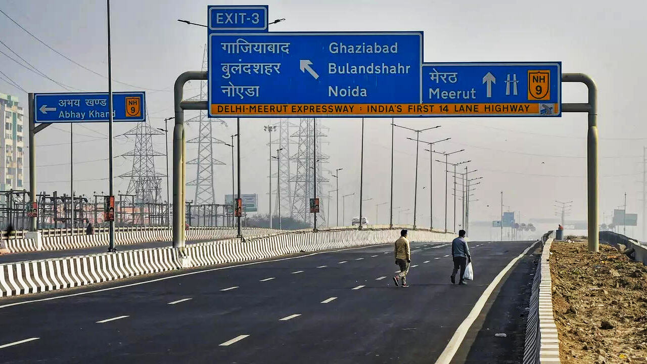 Delhi Meerut Expressway पर 10 से 15 प्रतिशत तक बढ़ा टोल, 1 अप्रैल से देना होगा इतना चार्ज