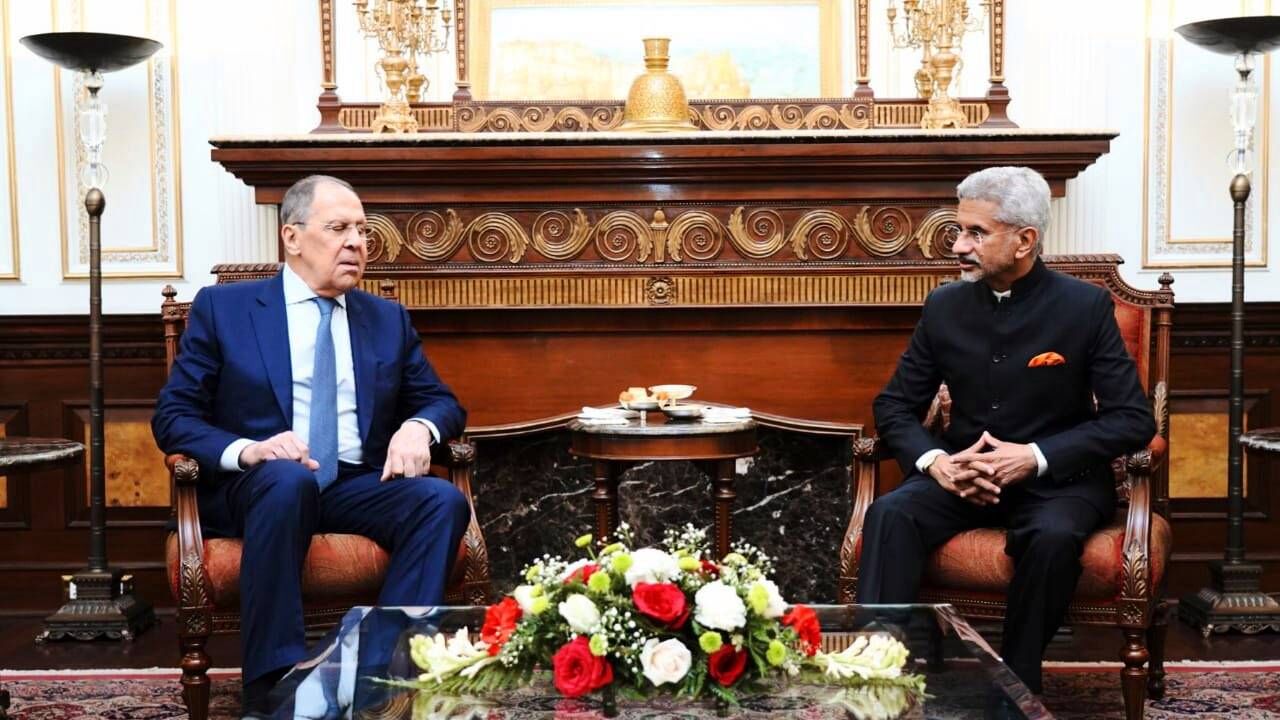 Russian Foreign Minister in India : अमेरिका के दबाव का भारत-रूस संबंधों पर नहीं पड़ेगा कोई असर : रूस के विदेश मंत्री