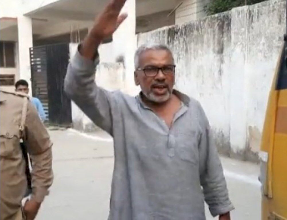 UP Board Paper Leak: बलिया के पत्रकार दिग्विजय सिंह का नया खुलासा, नकल माफियाओं की हकीकत सुनकर रह जाएंगे दंग