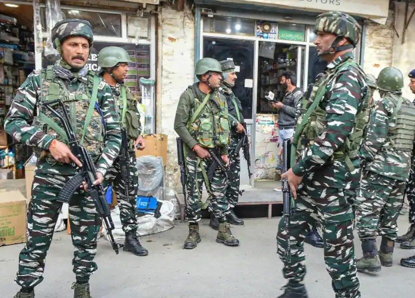 Target Killing : पुलवामा में आतंकियों ने मारी मजदुर को गोली, युवक अस्पताल में भर्ती Target Killing : पुलवामा में आतंकियों ने मारी मजदुर को गोली, युवक अस्पताल में भर्ती