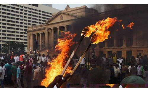 Sri Lanka Crisis : जन असंतोष के सामने झुके राष्ट्रपति गोटवाया राजपक्षे, आपातकाल हटाने का किया ऐलान